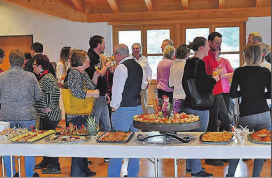 Eine schöne Auswahl an Köstlichem stand bereit: Beim Apéro wurde noch das eine oder andere Gespräch geführt. (Bilder: zVg.)