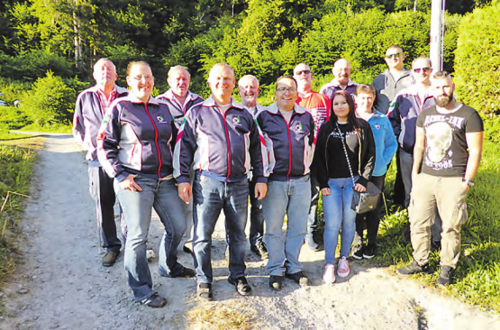 Am Kantonalen Schützenfest im Bündnerland: Ein Dutzend Gontenschwiler Schützen. (Bild: zVg.)