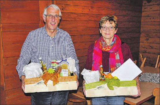 Verabschiedet: Kassier Kurt Buchwalder undAktuarin Elisabeth Haberstich wurden für ihre Arbeit im Vorstand gewürdigt. (Bild: Raphael Nadler)