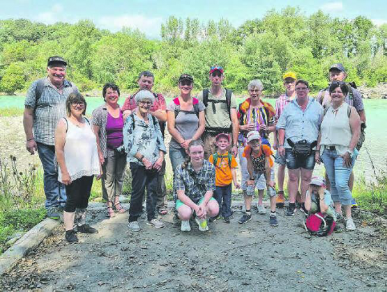 Unterwegs in der Westschweiz: 17 erwartungsvolle Vereinsmitglieder des Naturund Vogelschutzvereins Zetzwil. (Bild: zVg.)