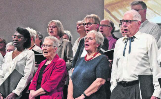 Die Freude am Gesang verbindet: Der Kirchenchor Safenwil und der Wynentaler Chor Allegro luden zum gemeinsamen Konzert in der Reinacher Lenzchile ein. (Bilder: hg.)