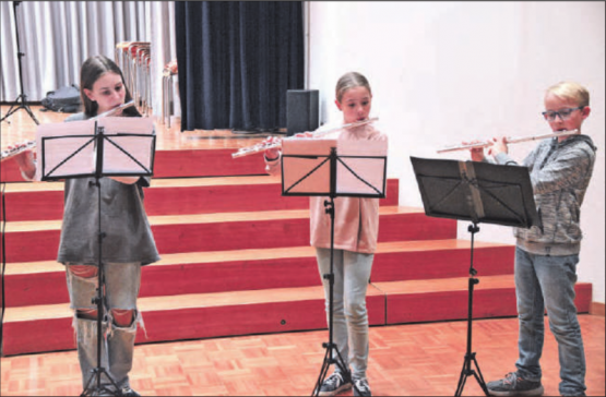 Vielfältige Darbietungen: Auch das Querflötentrio Sarah Andreoletti, Cornelia Wicki und Merlin Hochuli begeisterte das Publikum. (Bild: zVg.)