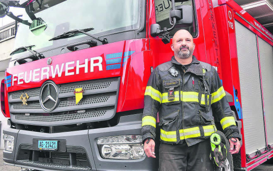Der 43-jährige Thomas Räss beendet nach 25 Jahren seine Feuerwehrkarriere, 12 Jahre davon war er Kommandant bei der Feuerwehr Uerkental. (Bild: ran.)