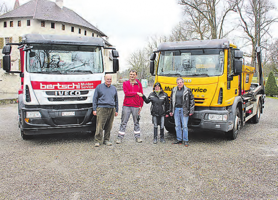 Nach der Übernahme sind sie ein Team (v.l.): Albert Bertschi, Daniel Bertschi, Daniela Holliger und Max Holliger. (Bild: zVg.)