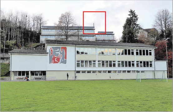 Bauprofile trotz Volks-Nein: Es hat aber alles seine Richtigkeit, denn Baugesuch und Vertrag mit der Swisscom sind zwei unterschiedliche Verfahren. (Bild: Remo Conoci)