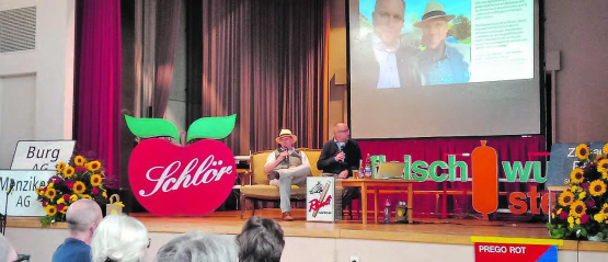 David Leibundgut (mit Hut) und Christian Schweizer teilten ihre lebendigen Erinnerungen mit dem Publikum. (Bild: rms)