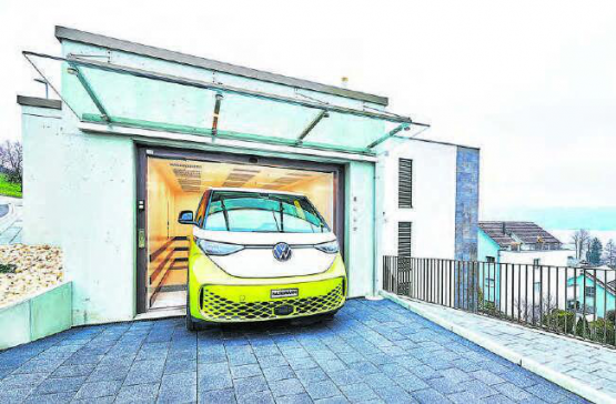 Vom Küchen- bis zum Autolift: Die Haslimann Aufzüge AG fertigt den massgeschneiderten Lastenaufzug nach Kundenwunsch.