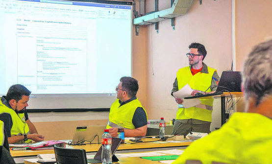 Wie präsentiert sich die Lage? Das Regionale Führungsorgan (RFO) aargauSüd beim Rapport. Später wurden Konzepte erarbeitet. (Bild: zVg.)