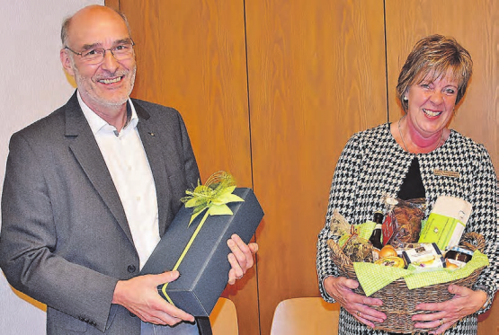 Erfolgreich eingeführt: Lindenhof-Geschäftsführer Ralph Bürge referierte über die Dienstleistungen der Spitex; Esther Scheurmann ist die Leiterin der Spitex Lindenpark. (Bild: Alfred Weigel)