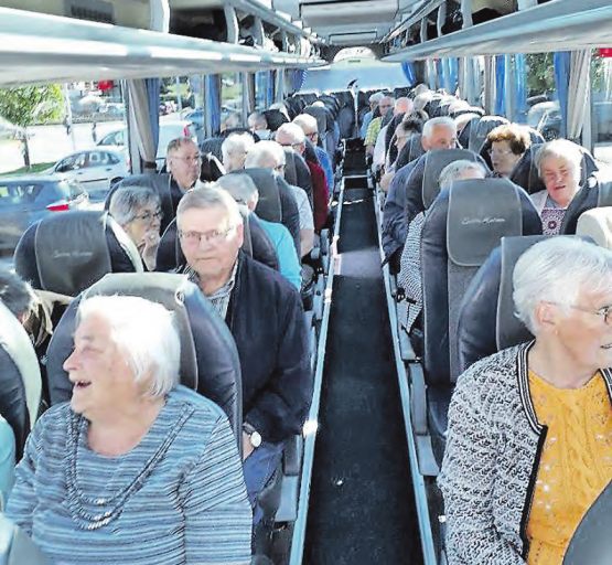 Seniorenreise der Kirchgemeinde Kulm: Eine kurzweilige Fahrt mit dem Car durch die Frühlingslandschaft weckte Erinnerungen. (Bild: zVg.)