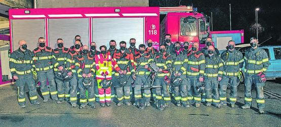 Das Kader der Feuerwehr Uerkental sammelte erste Erfahrungen im Umgang mit industriellen Kameradrohnen für die Bergung von Personen. (Bilder: zVg.)