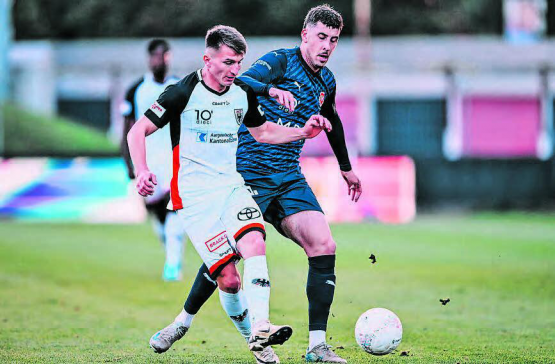 Solide Leistung aller Aarauer Akteure: Marcin Dickenmann (l.) setzt sich gegen den Vaduzer Jonathan De Donno durch. (Bild: zVg.)