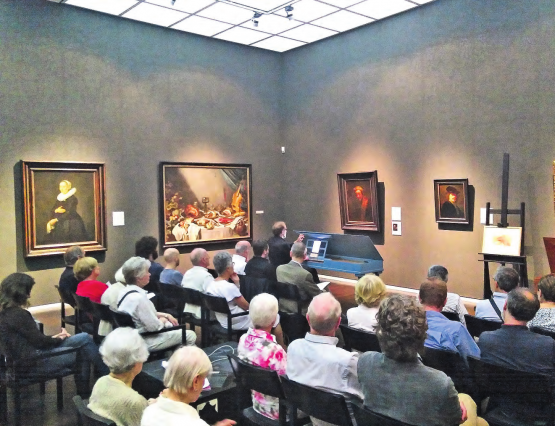 Seetaler Poesiesommer mit internationalem Auftakt: Hansruedi Zeder spielt am Clavichord im Saal der Alten Meister im Wallraf-Richartz-Museum zu Köln. (Bild: Julian Spörri)