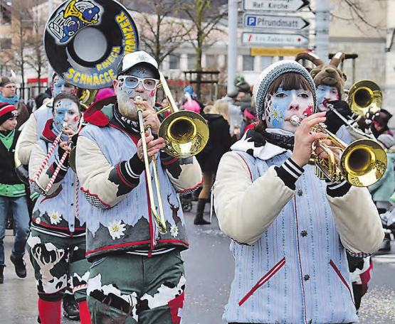 Die Schnägge Schränzer gaben am Reinacher Fasnachtsumzug den Ton an.