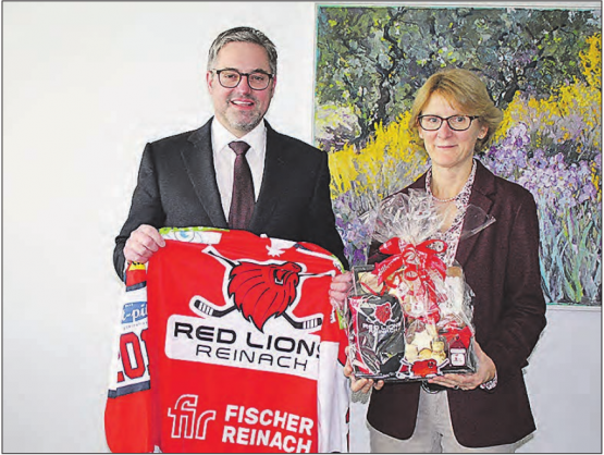 Peter Fischer mit Assistentin Silvia Abdulkarim. (Bilder: Albert Fässler)