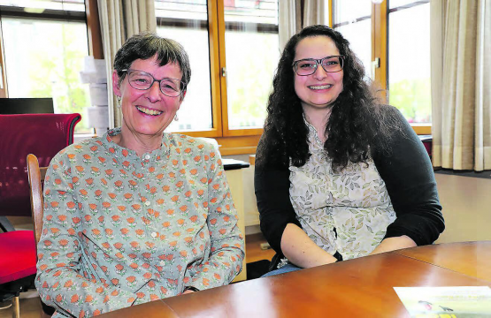 Spannendes Gespräch im reformierten Kirchgemeindehaus Reinach: Pfarrerin Maja Petrus und Kinoklub-Leiterin Nadia Wagner werden am kommenden Sonntag das Resultat ihrer Zusammenarbeit präsentieren. (Bild: Remo Conoci)