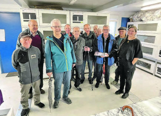 Zu Besuch: Der Männerstamm hat die Stiftung Satis besucht und dabei sehr viel mehr als die Igelstation kennengelernt. (Bild: zVg.)