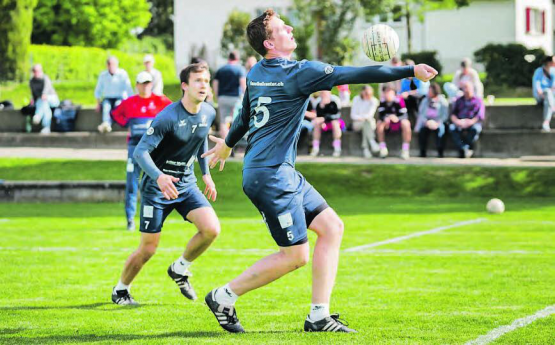 Die Oberentfelder gewinnen das Spiel gegen Elgg-Ettenhausen mit 3:2 und bleiben punktgleich mit Wigoltigen an der Tabellenspitze der NLA. (Bild: zVg.)