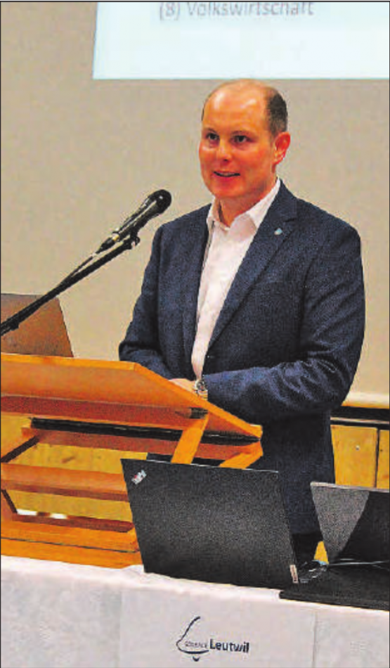 Ammann Lukas Spirgi präsentierte die Rechnung (Bild: grh)