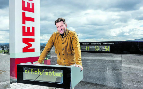 Jan Eitel ist seit 2006 Meteorologe bei «SRF-Meteo». Bodenständig und mit Charme steht er jeweils auf dem Meteo-Dach und ist auch am Radio zu hören. (Bild: SRF)