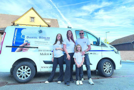 Das kleine Familienunternehmen aus Beinwil am See: Maler und Gipser Daniel Bühler mit seiner Frau und seinen Töchtern. (Bild: zVg.)