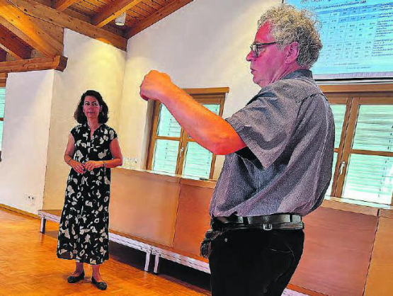 Karin Faes und Andre Rotzetter bringen Fakten auf den Tisch. (Bild: hd.)