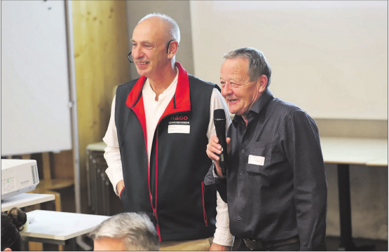 Präsident Jörg Stalder (l.) führte mit viel Ruhe und Kompetenz durch die GV des Gewerbevereins Oberwynental. Rechts Tagespräsident Rolf Merz. (Bilder: Remo Conoci)