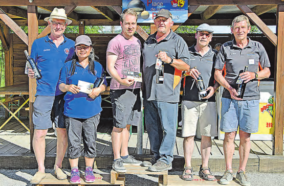 Wytropfecup Podest: Die Wytropfe-Cup-Podestplätze: Christian Neff/Ning Lüthold, PC Trimbach, Rang 2, Etienne Höltschi/Xaver Schelbert, PC Zufikon, Rang 1 und Mark Zimmerli/Hubert Rabenseifner vom PC Schöftland auf Rang 3 v. l. (Bild: aw.)