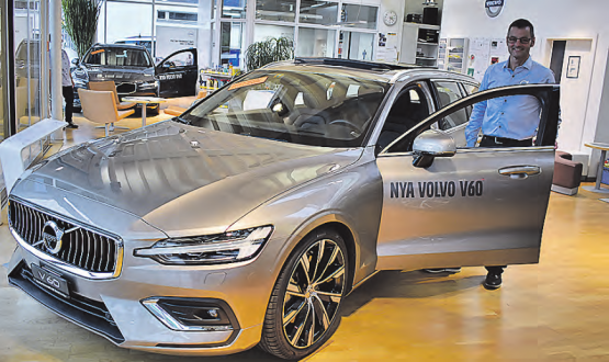 Christian Fischer von Fischer Automobile AG in Beinwil am See präsentierte den neuen Volvo V60, ein vielseitiger, ansprechender und überzeugender Familienkombi. (Bild: hg.)