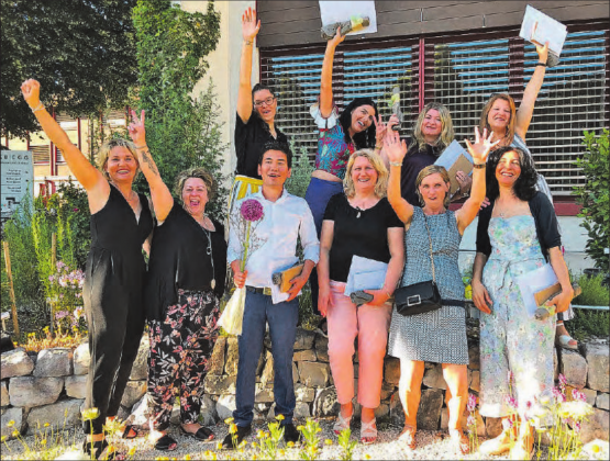 Festlicher Schlusspunkt: mit einer kleinen aber feinen Schlussfeier feierten die frisch gebackenen Fachleute Hauswirtschaft EFZ am Landwirtschaftlichen Zentrum Liebegg ihren Erfolg. (Bilder: zVg.)