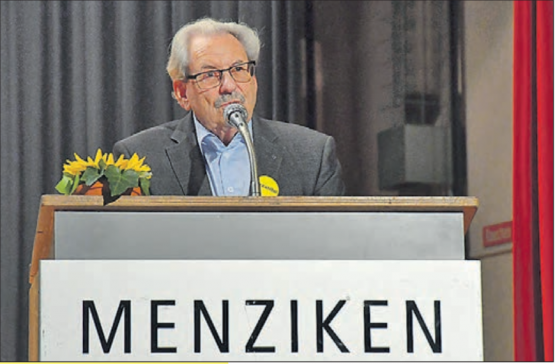 Er lässt Geschichte durch Anekdoten lebendig werden: Karl Gautschi versteht die Kunst des Erzählens. (Bilder: Evelyn Pesentheiner)