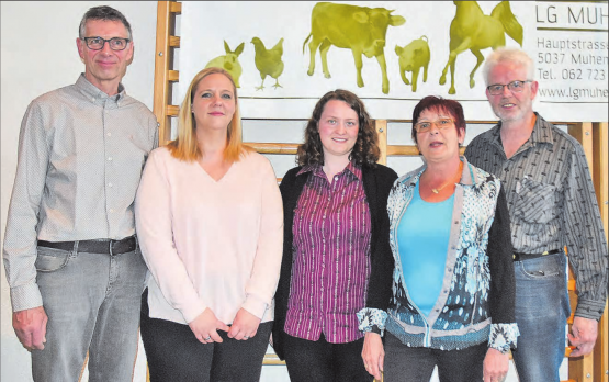 Ohne Gegenstimmen wiedergewählt (v.l.): Der Vorstand des Aargauischen Kleintierzüchterverbands mit Präsident Ruedi Hofmann,Vizepräsidentin Andrea Wernli, Monika Wyser (Jungzüchterwesen), Kassierin Lilli Meier und Aktuar Markus Weibel. (Bilder aw.)