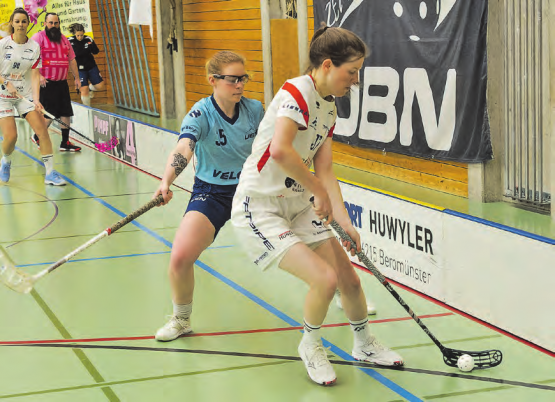 Rachel Wicky (rechts) und ihre Teamkolleginnen stehen in den drei verbleibenden Partien unter Erfolgszwang. (Bild: Roland Jaus)