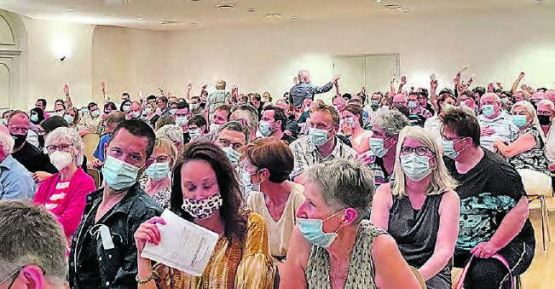 Grossaufmarsch an der Beinwiler Gmeind: 180 Stimmbürgerinnen und Stimmbürger marschierten im Löwensaal auf, wo es im Haupttraktandum um den Verkauf der gemeindeeigenen Elektrizitätsversorgung ging. (Bild: mars.