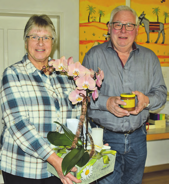 Verabschiedung und Willkomm: Heidi Hofmann geht, und Walter Fasler wird inskünftig in der Kirchenpflege wieder mitarbeiten. (Bild: st.)