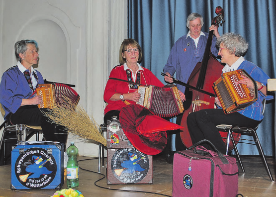 Das Schwizerörgeli-Quartett «Wätterhäxe» umrahmte die Tagung der Landfrauen des Bezirks Kulm im Beinwiler Löwensaal. (Bilder: hh.)