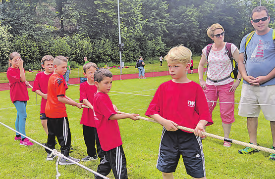 Einmal mehr das Highlight am Jugitag: Die Kids vom Satus Gontenschwil massen sich beim Seilziehen. (Bild: zVg.)