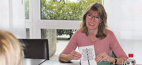 Hirngerechtes Lernen: Pascale Erni ging nach dem spannenden Referat auch auf die Fragen der Eltern ein. (Bild: zVg.)