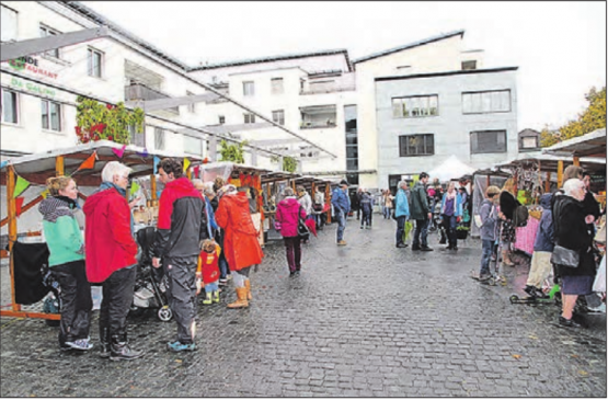 Erfolgreiche Premiere: Der Natur- und Vogelschutzverein Gränichen organisierte einen ersten Herbstmärt auf dem Lindenplatz. (Bild: zVg.)