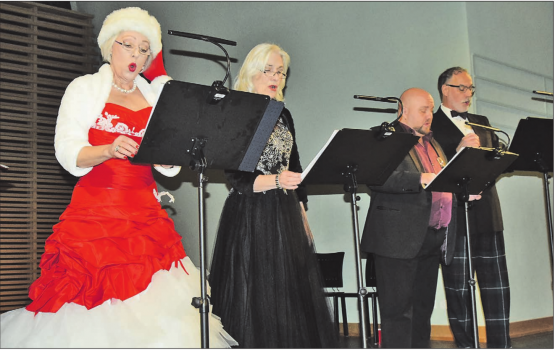 Vier Stars in Aktion (v.l.): Barbara Buhofer, Cornelia Krättli, Max von Lütgendorff und Julian Tovey. (Bilder: Frieda Steffen)