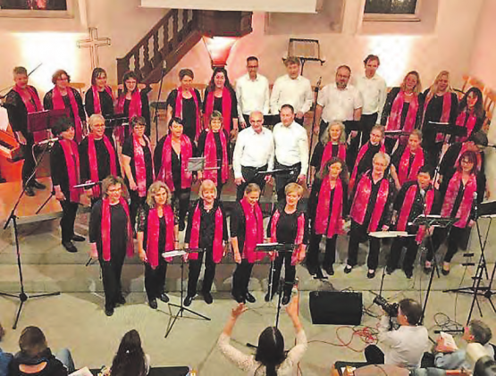 Gospel-on Chor Seon: Wer genau hinschaut, stellt fest, dass der Chor Zuwachs bekam. Zirka zehn bis zwölf Projektsänger/innen haben sich zum Stamm hinzugesellt. (Bild: zVg.)