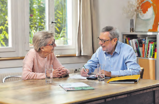 Die Pro Senectute hilft, wenn Fragen auftauchen. Sie berät entweder in Ge sprächen oder im Rahmen von Kursen.