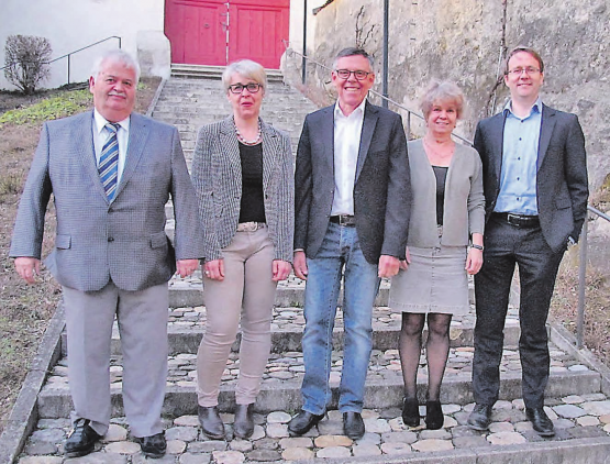Für ein Jahr besteht der Vorstand nur aus fünf Mitgliedern: (v.li) Ueli Widmer, Gaby Striffler, Urs Bachmann (Präsident), Karin Steiner und Markus Merz. (Bild hzb.)