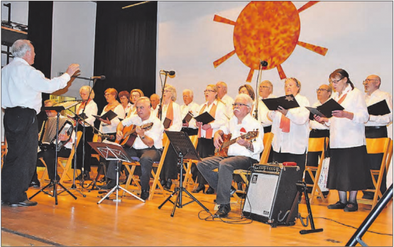 Ein vokaler Erlebnisabend: Der Coro Italiano unterhielt in der Teufenthaler Turnhalle. (Bilder: Te.)