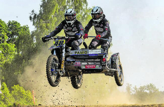 Team Bolliger und Leutwyler auf dem Höhenflug, beim Pfingstmotocross Muri.