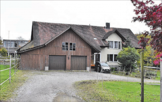 Ein guter Zeitpunkt: Der Gemeinderat beabsichtigt die Liegenschaft Neudorfstrasse 21 in unmittelbarer Nachbarschaft der Schulanlage für den Preis von 700’000 Franken zu erwerben. (Bild: hg.)