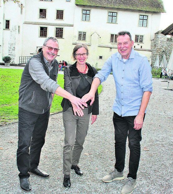 Die Fusion hat geklappt: Grosse Freude bei den Verantwortlichen Rolf Urech, Sarah Caspers und Daniel Humbel. (Bild: grh)