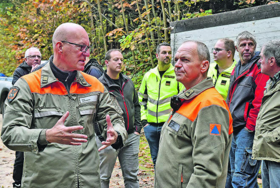 Tauschten sich über den Stand der Übung aus: Die beiden Kommandanten der ZSO-Organisationen Region Zofingen und Suhrental-Uerkental, Urs Lehmann (l.) und Markus Berger (r.). (Bilder: aw.)