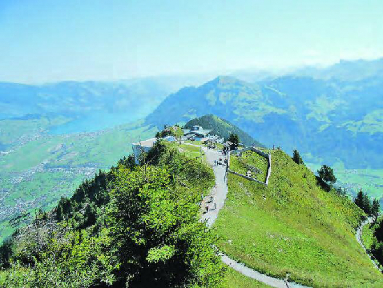 Eine Aussicht, wie sie schöner kaum sein kann, genossen die Ausflügler des Seener-Männerstammes. (Bild: zVg.)
