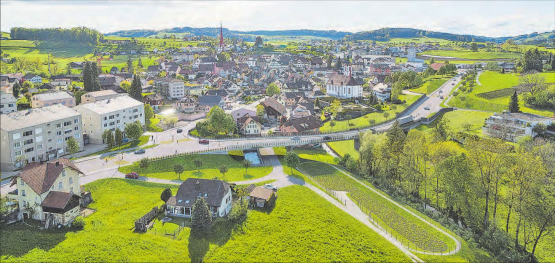 Bis 2029 soll der Flecken mit dieser Umfahrung verkehrsarm werden. Visualisierung Ostumfahrung mit geplanter Brücke über die Wyna. (Bild: zVg.)